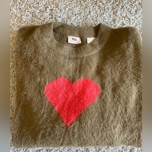 Super soft and cozy Levi’s sweatshirt/ top